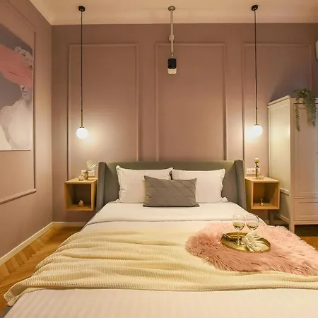 The Rose Gold - Cinema Near Radisson *