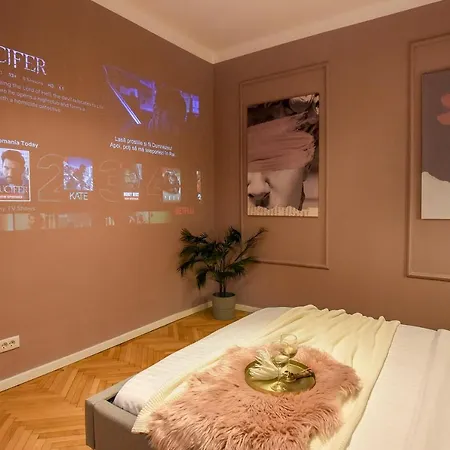 Lägenhet The Rose Gold - Cinema Near Radisson Bukarest