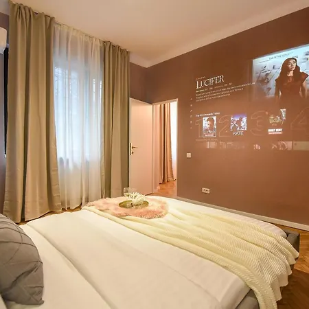 The Rose Gold - Cinema Near Radisson Lägenhet