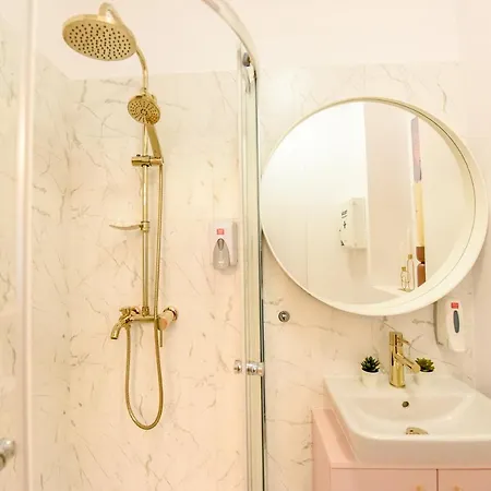 Apartment The Rose Gold - Cinema Studio Near Radisson *