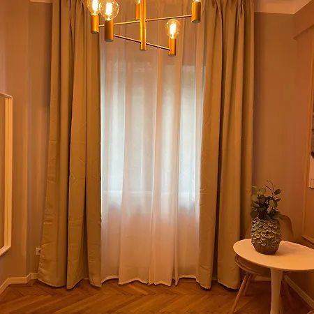 The Rose Gold - Cinema Studio Near Radisson Apartment Bucharest