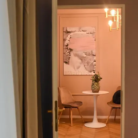 Apartment The Rose Gold - Cinema Near Radisson
